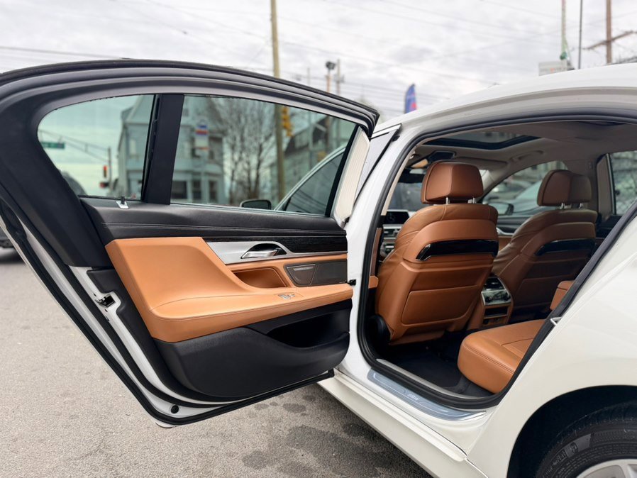 Used 2017 BMW 750i xDrive AWD/4WD image 20