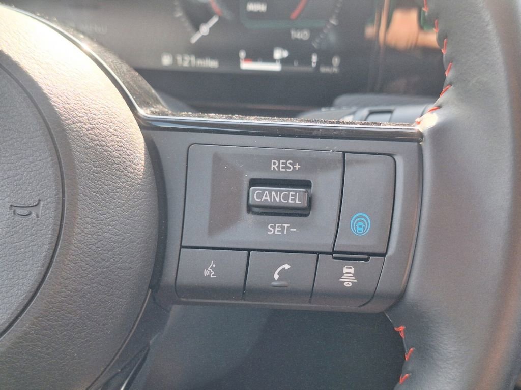 Used 2025 Nissan Kicks SR image 13