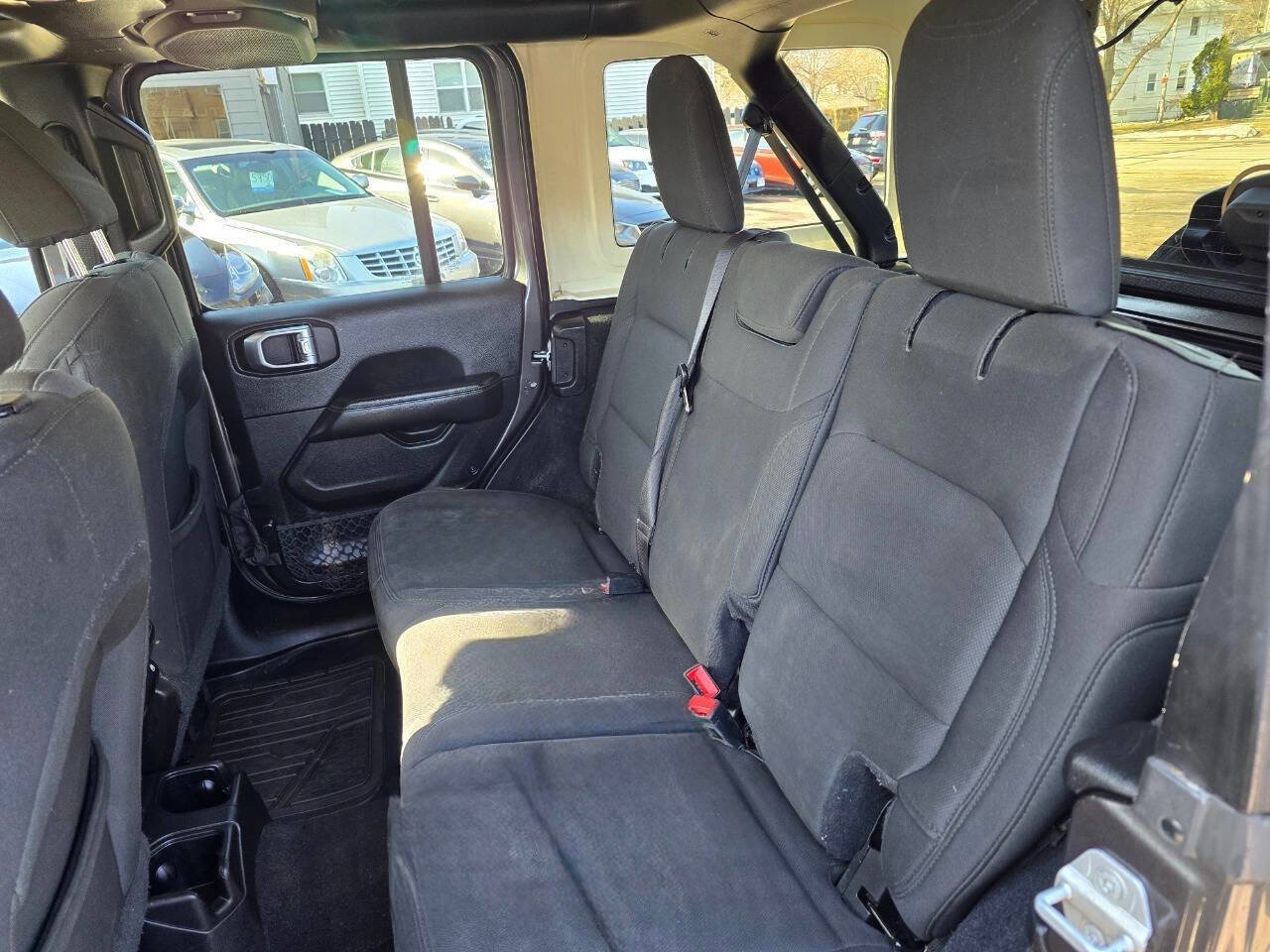 Used 2019 Jeep Wrangler Unlimited Sahara image 12