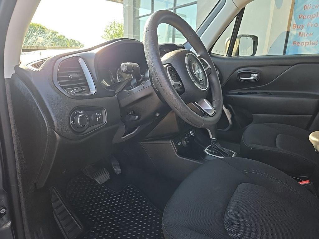 Used 2023 Jeep Renegade Latitude AWD/4WD image 31