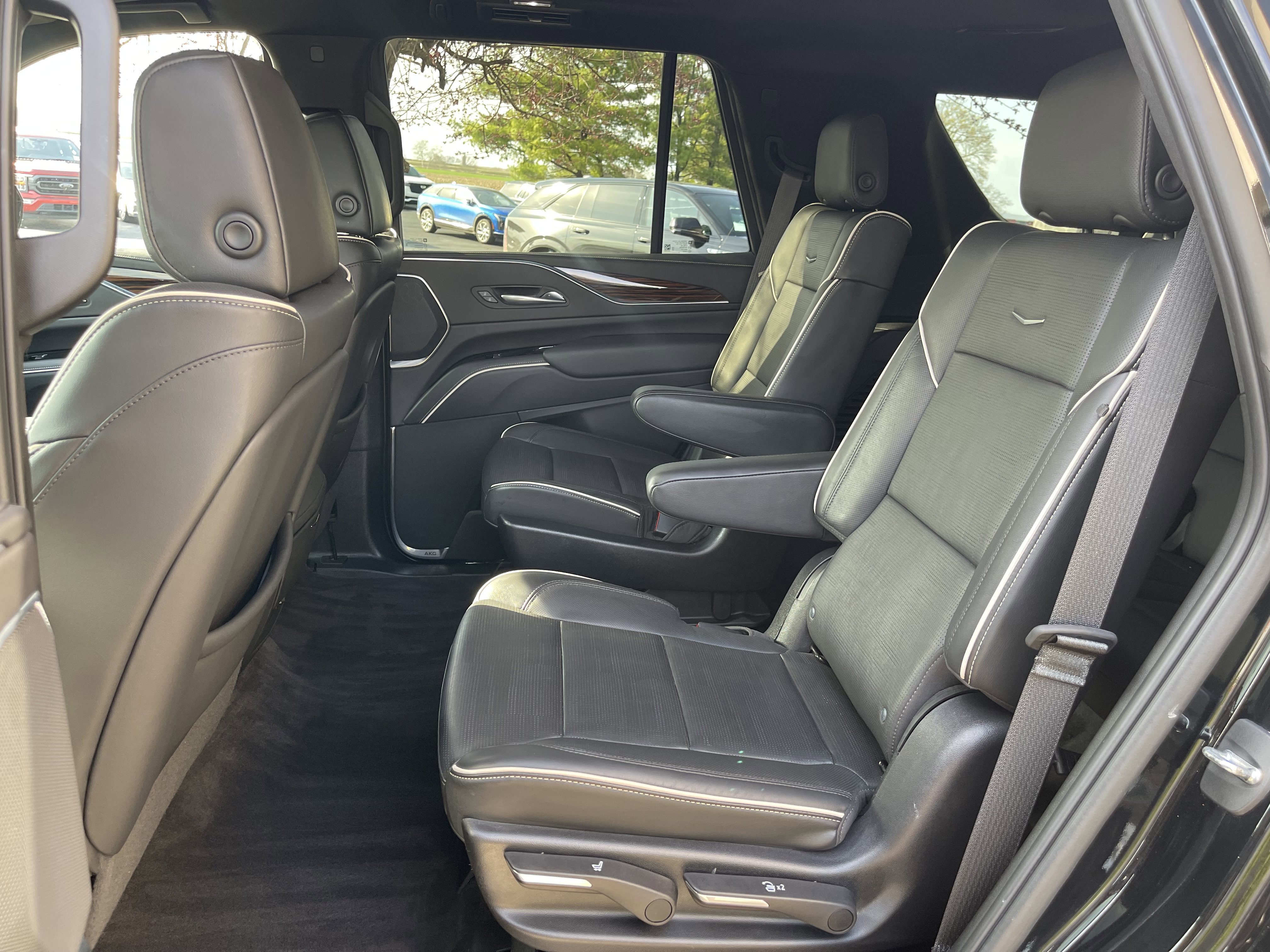 Used 2023 Cadillac Escalade Premium Luxury AWD/4WD image 20