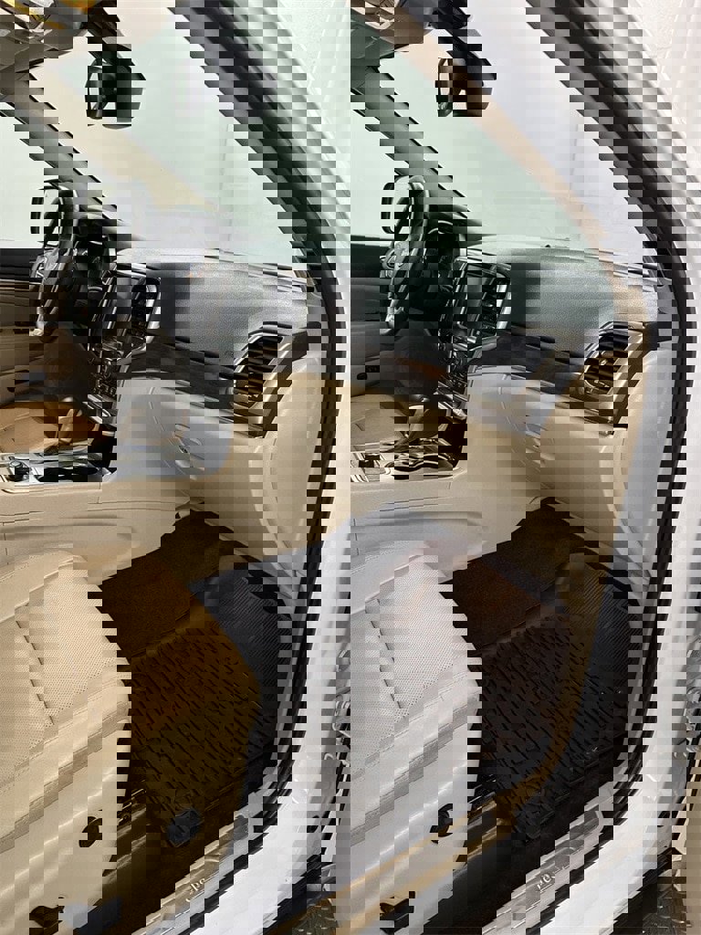 Used 2017 Jeep Grand Cherokee Limited w/ Luxury Group II image 40