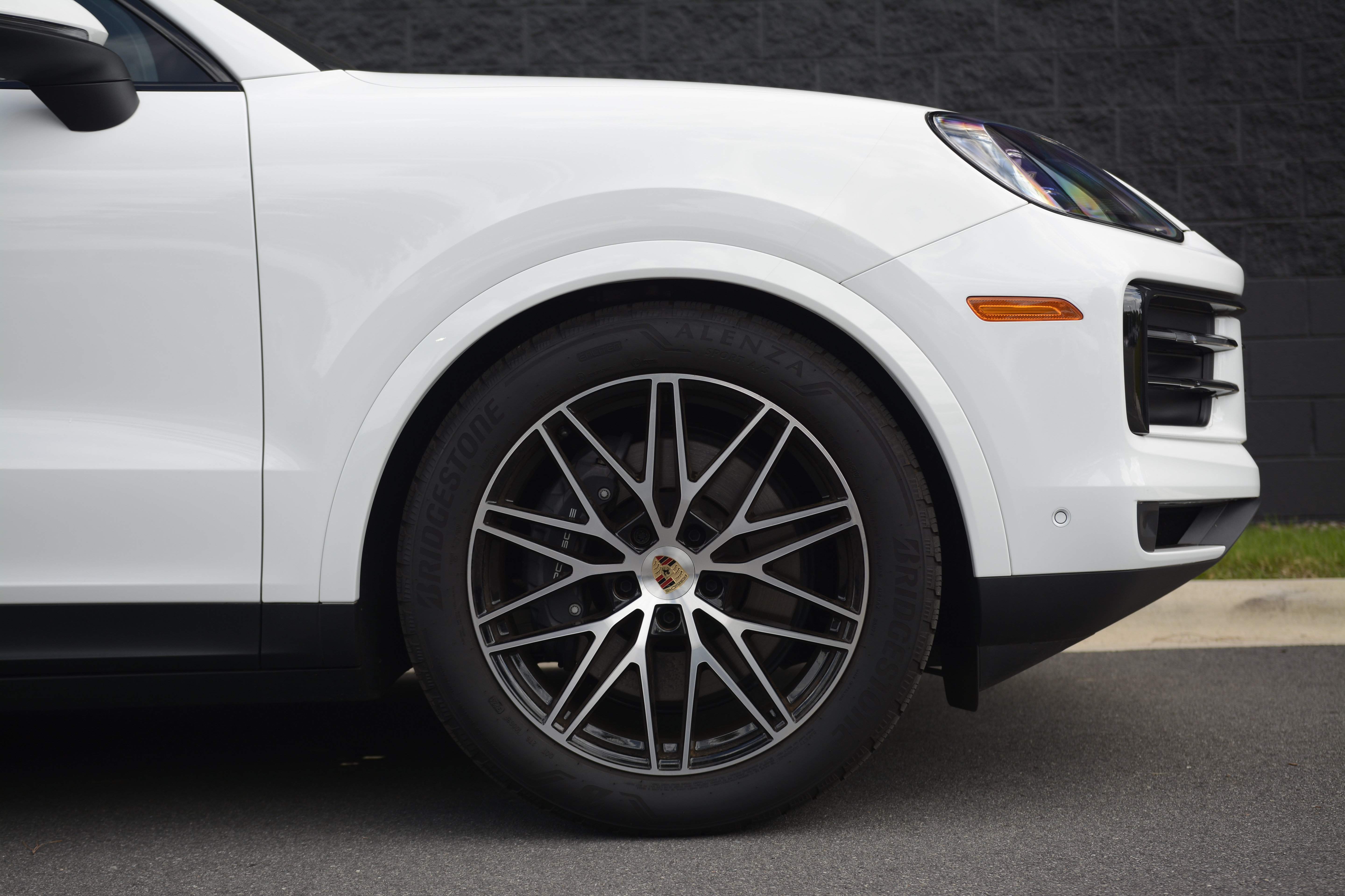 Certified 2025 Porsche Cayenne AWD/4WD image 44