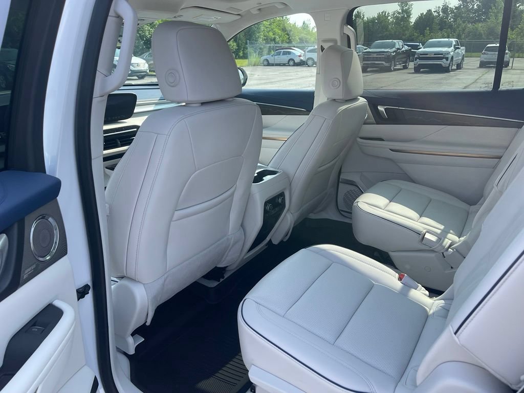 Used 2025 Buick Enclave Avenir w/ Super Cruise Package FWD image 15
