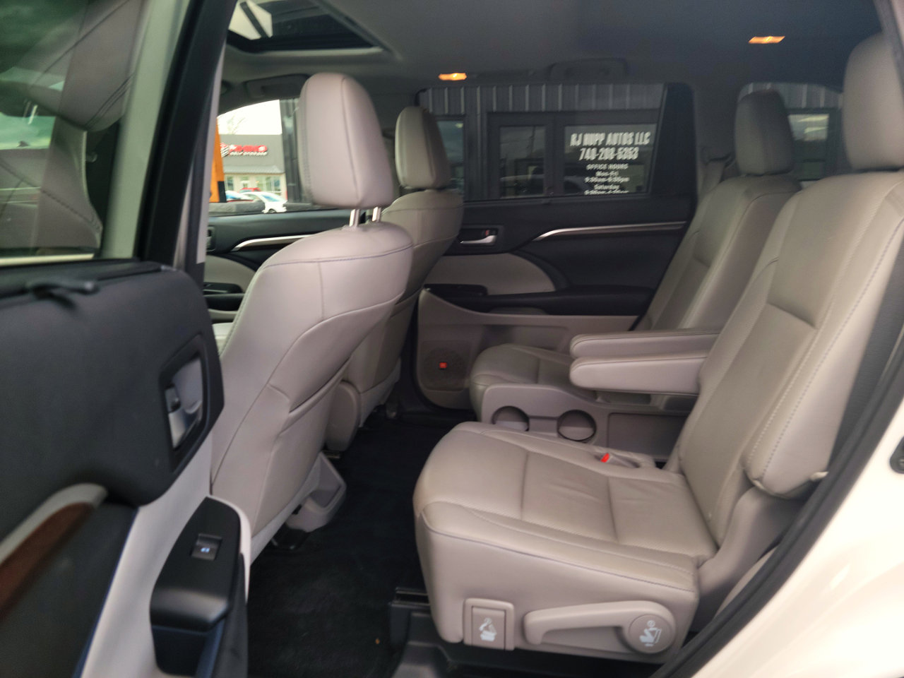Used 2016 Toyota Highlander Limited image 23
