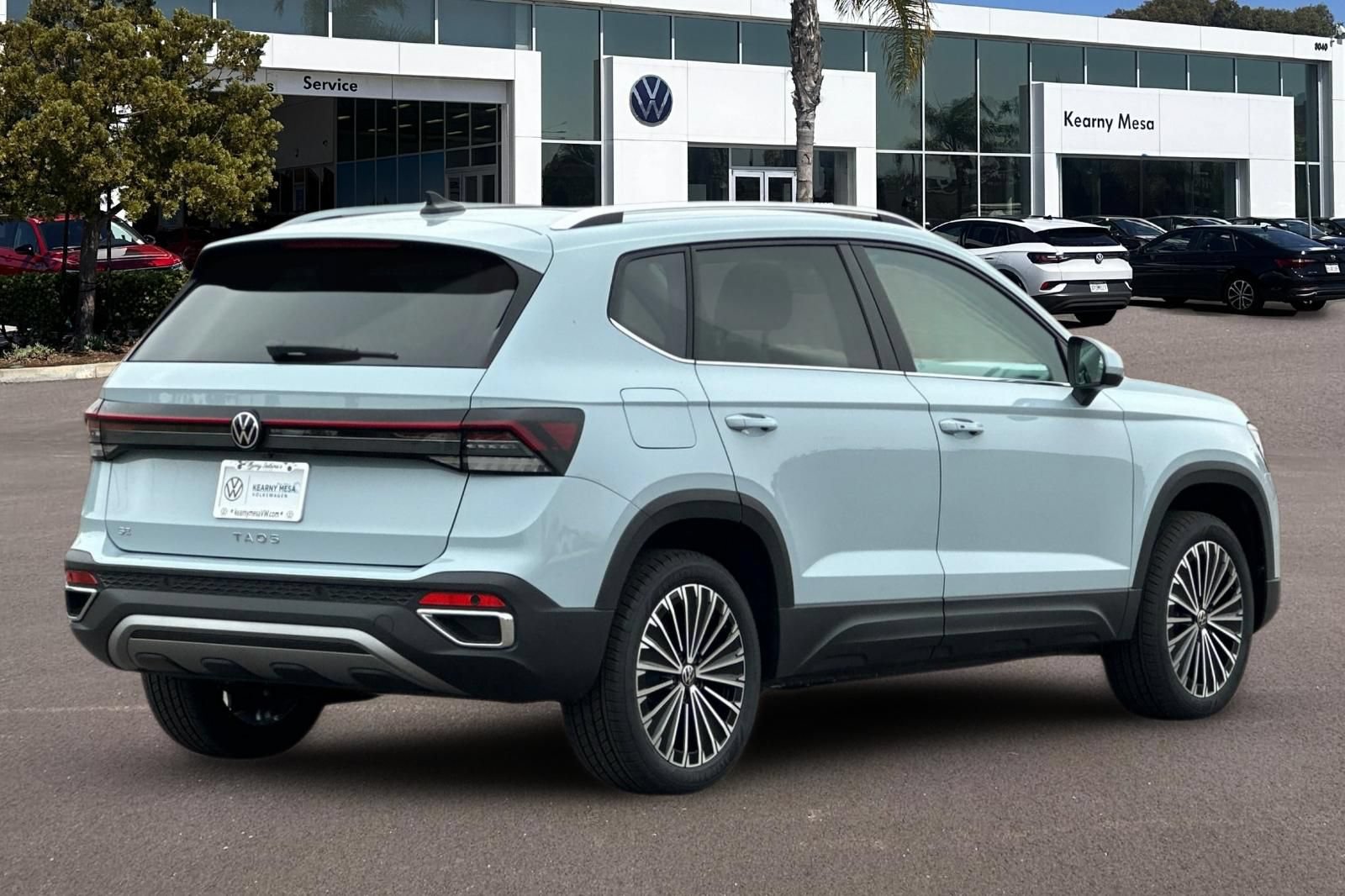New 2026 Volkswagen Taos SE FWD image 4