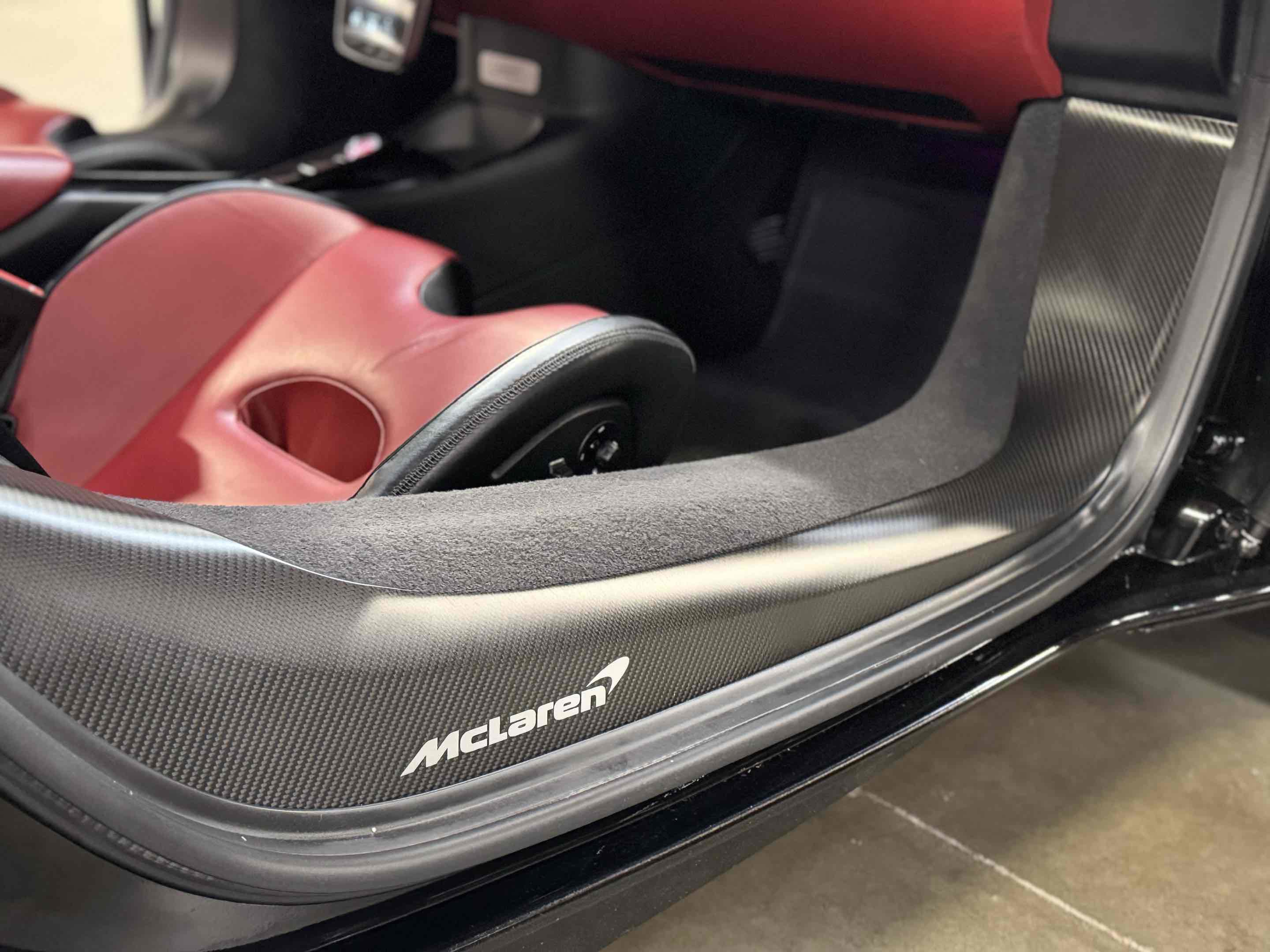 Used 2023 McLaren Artura image 27