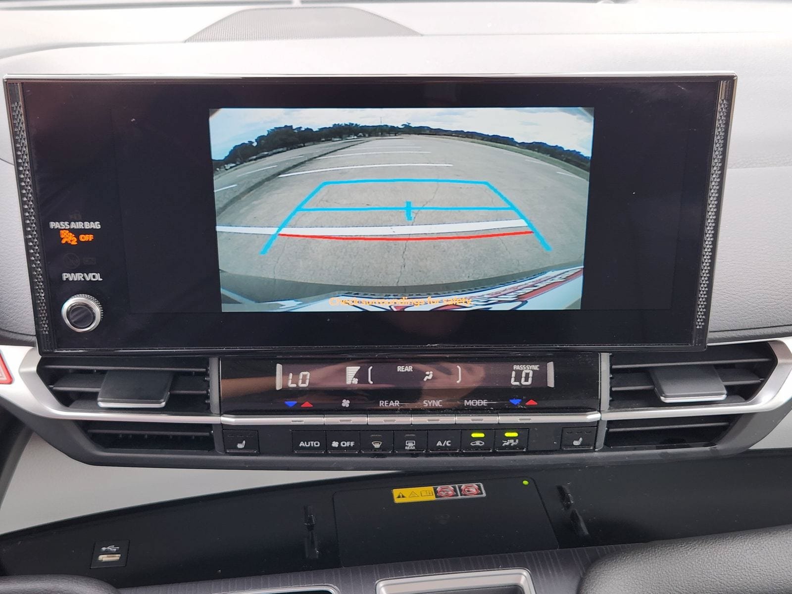 Used 2026 Toyota Sienna XLE FWD image 24