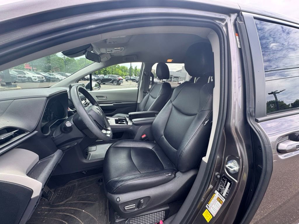 Used 2022 Toyota Sienna LE FWD image 11