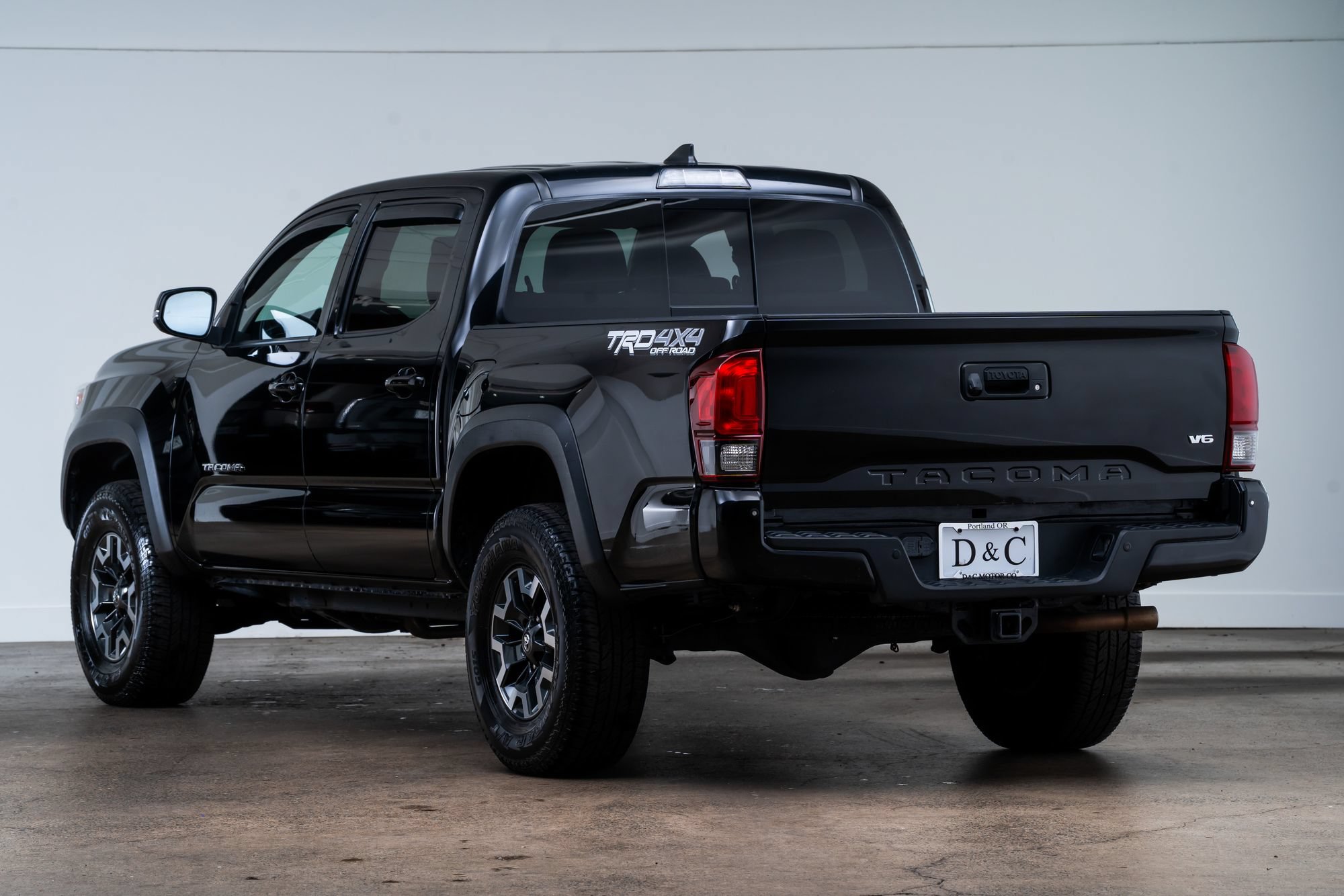 Used 2019 Toyota Tacoma TRD Off-Road w/ Technology Package AWD/4WD image 5