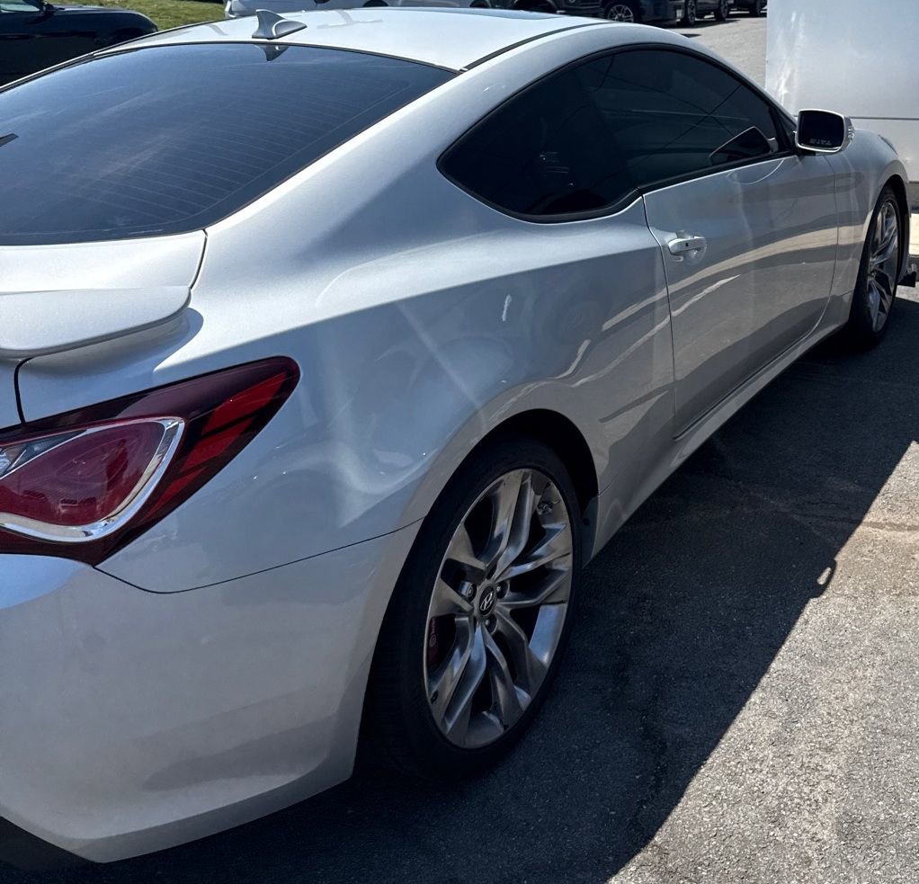 Used 2015 Hyundai Genesis 3.8 RWD image 3