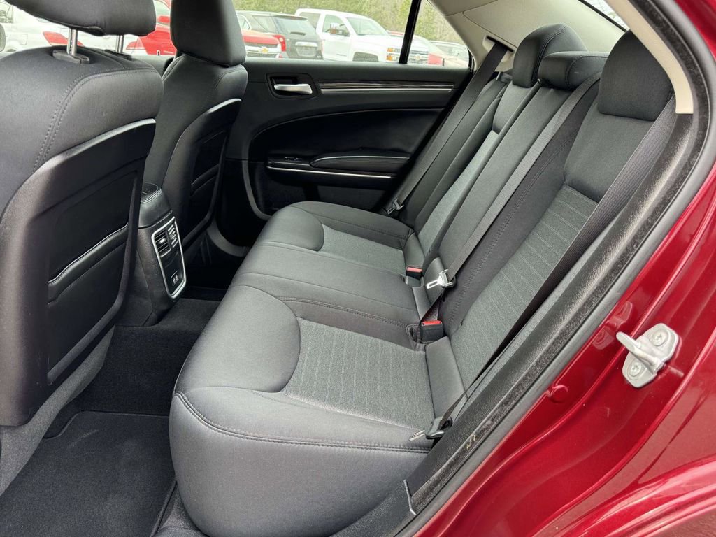 Used 2019 Chrysler 300 Touring w/ Chrome Appearance Package image 18