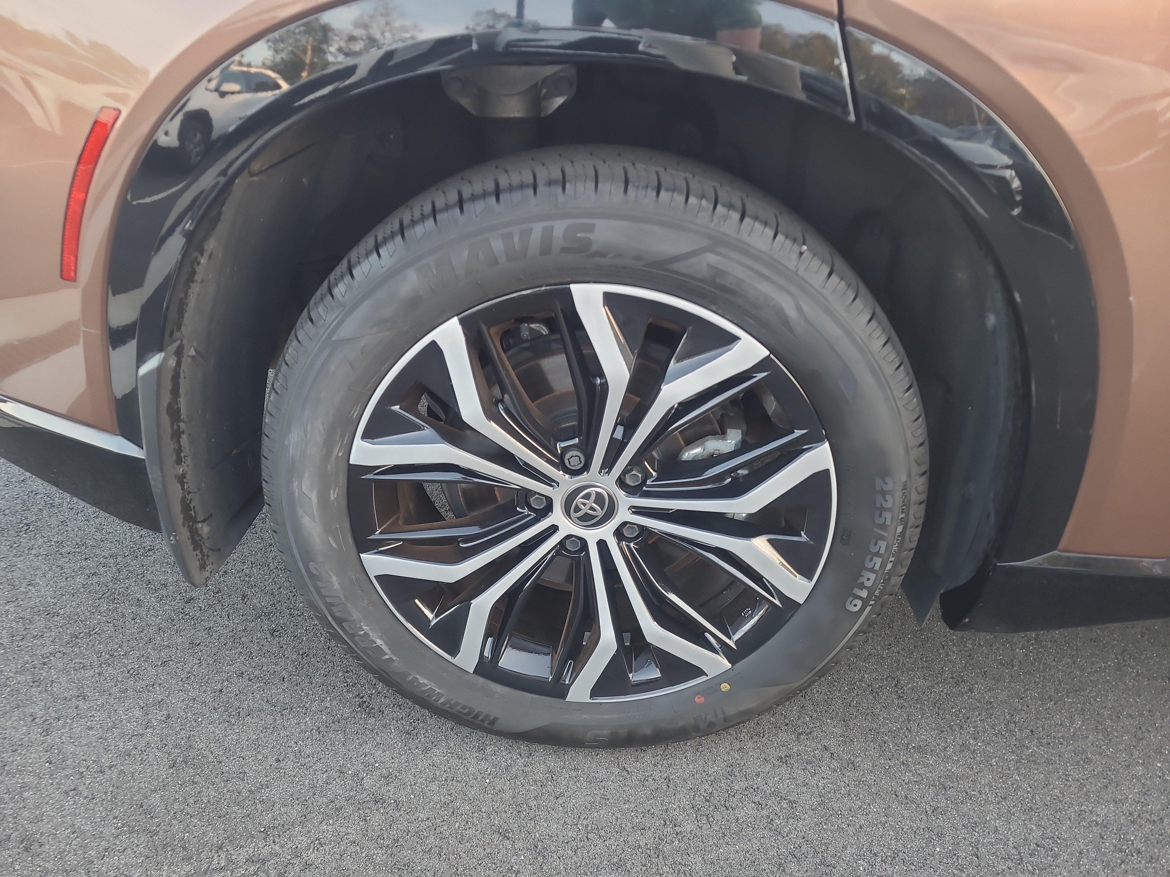 Certified 2025 Toyota Crown Signia AWD/4WD image 11