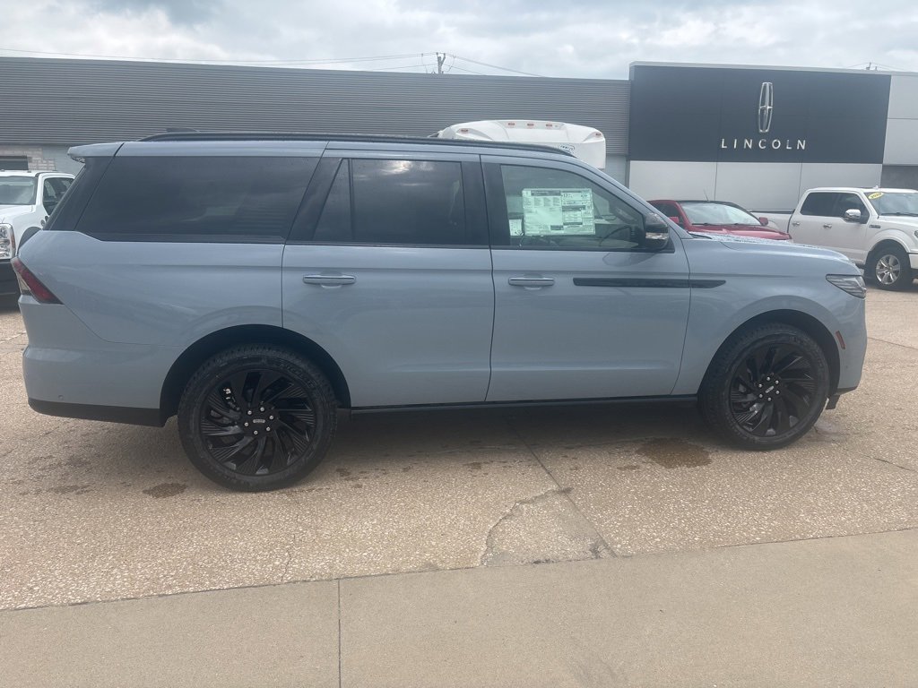 New 2025 Lincoln Navigator Reserve w/ Jet Appearance Package image 5