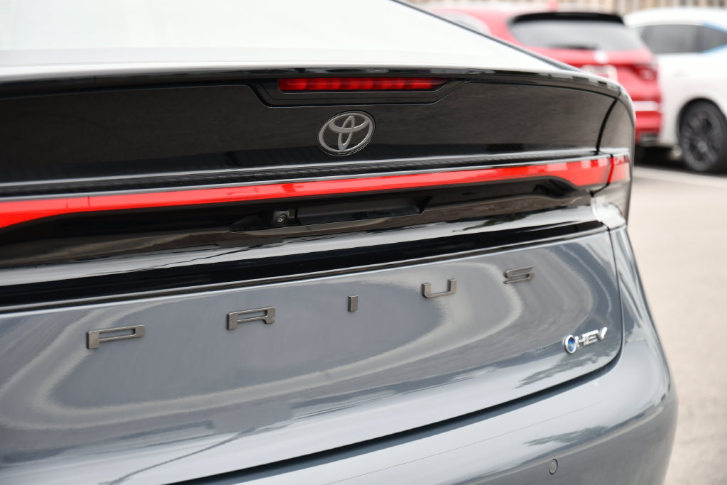 Used 2024 Toyota Prius LE FWD image 31
