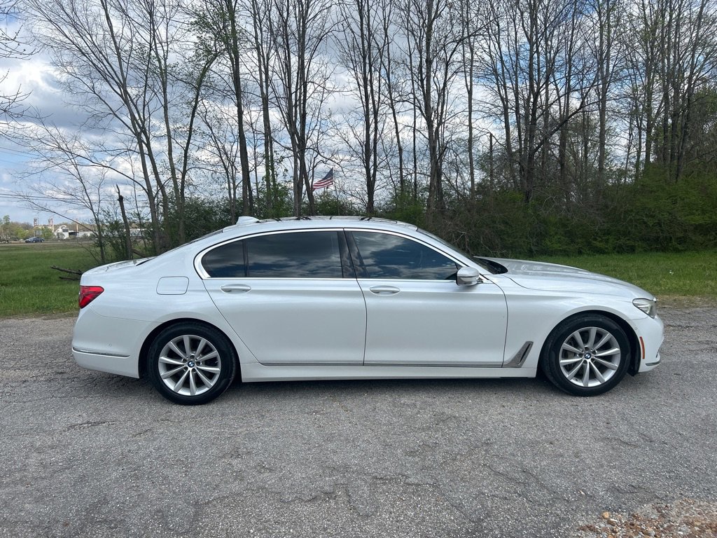 Used 2016 BMW 740i image 6