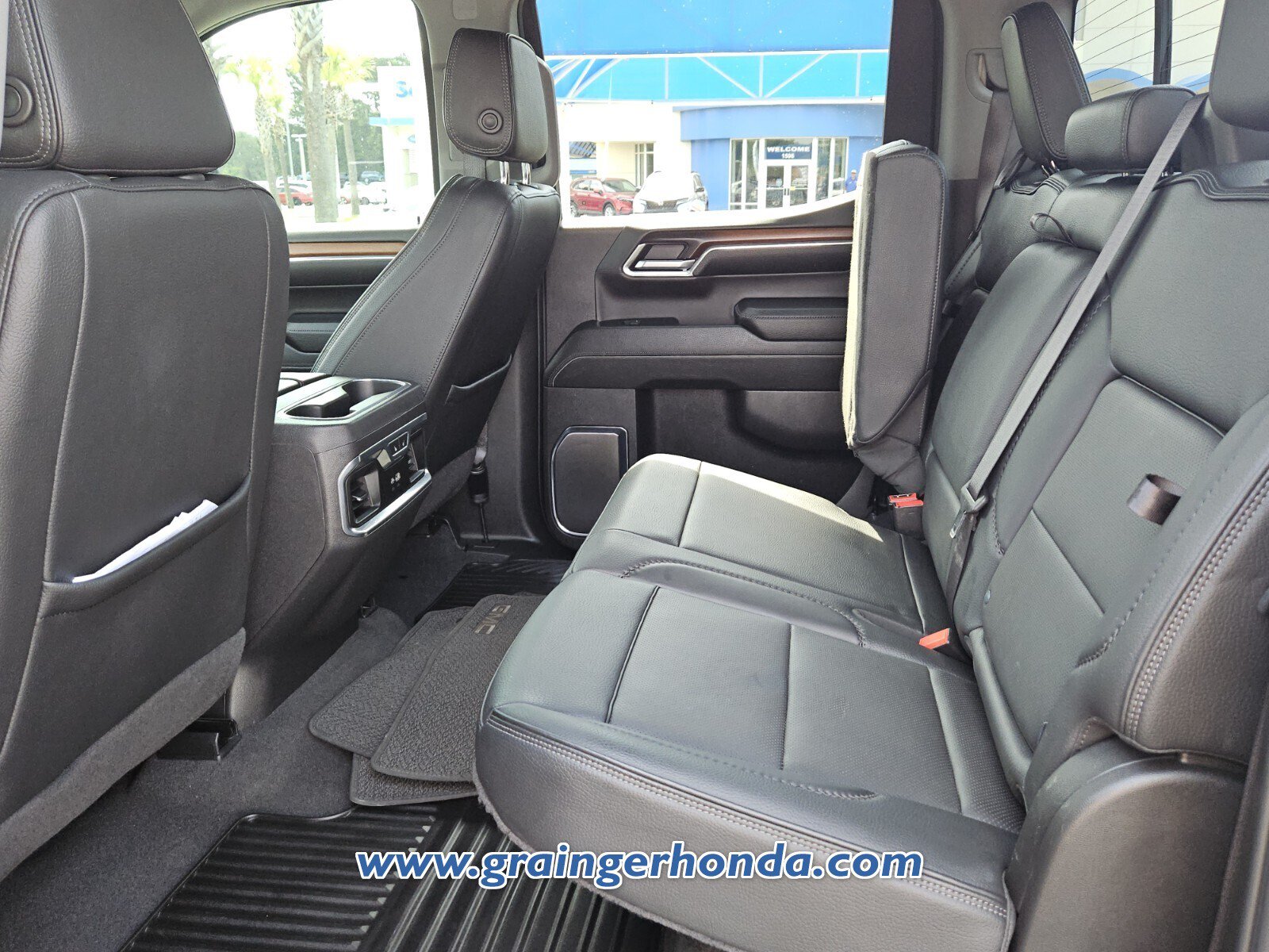 Used 2024 GMC Sierra 1500 Denali AWD/4WD image 11