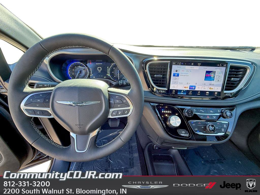 New 2026 Chrysler Pacifica Select AWD/4WD image 12