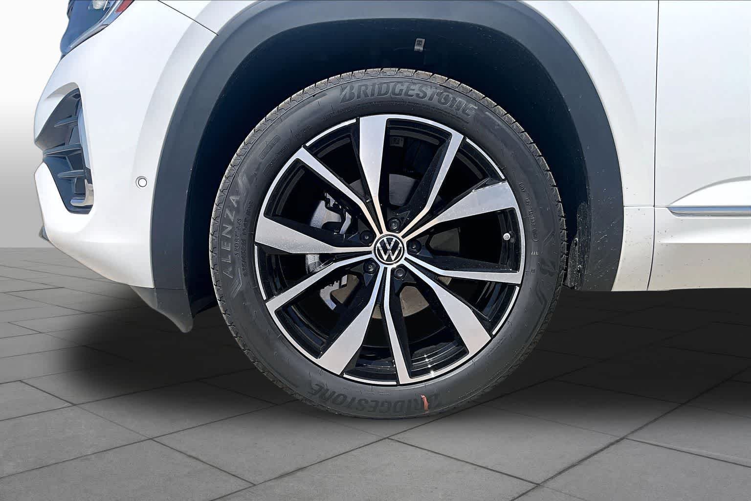 New 2026 Volkswagen Atlas Cross Sport SEL Premium R-Line AWD/4WD image 11