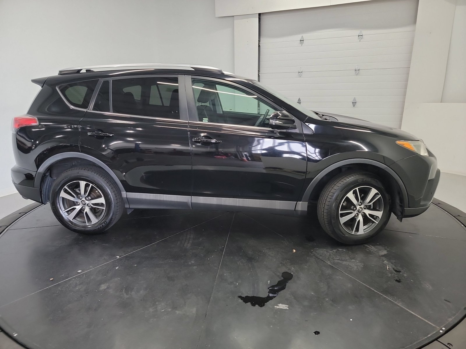 Used 2018 Toyota RAV4 XLE FWD image 11