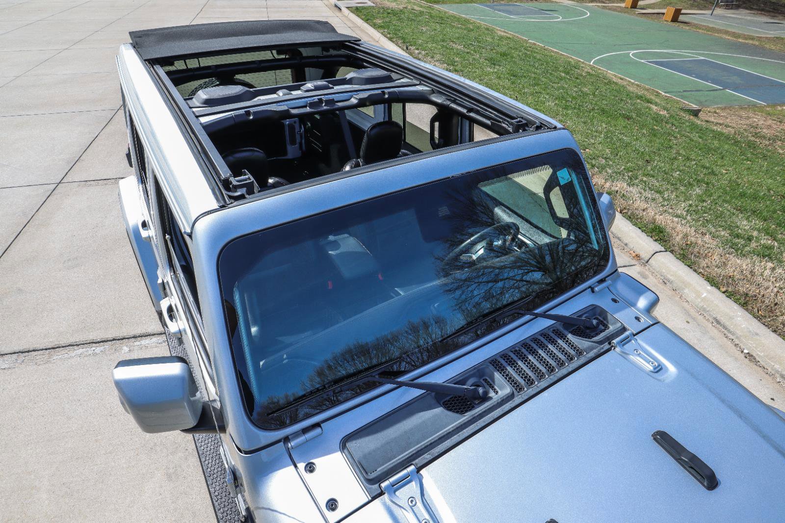 Used 2022 Jeep Wrangler Unlimited Sahara image 2