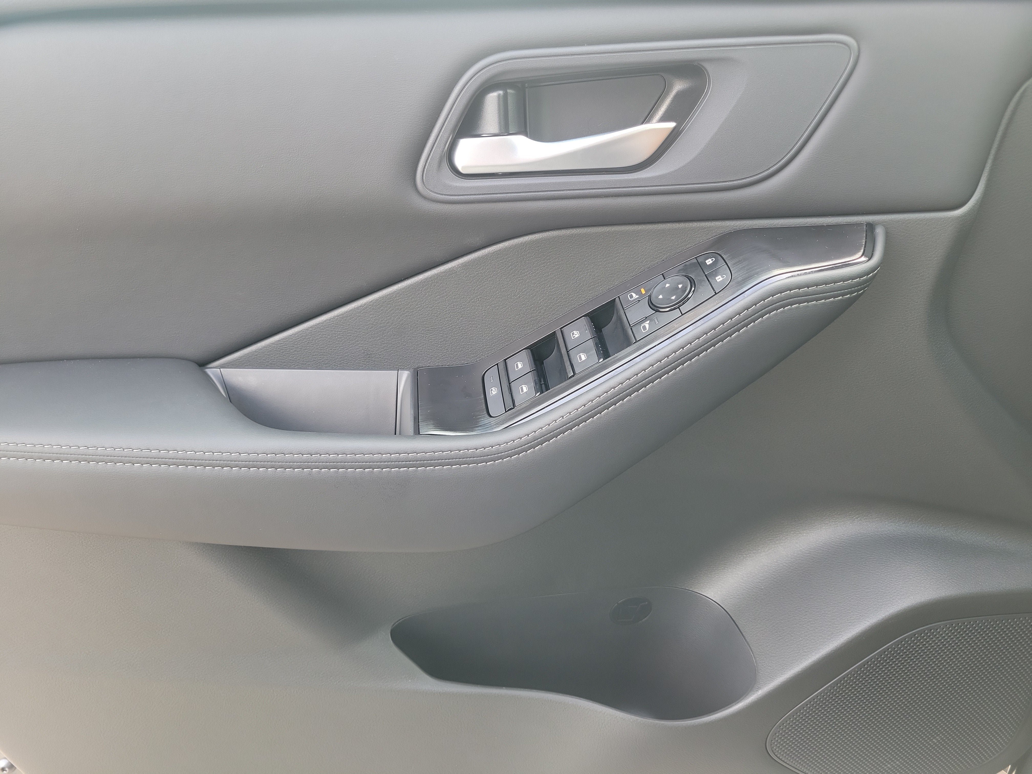New 2027 Nissan Rogue SV FWD image 29