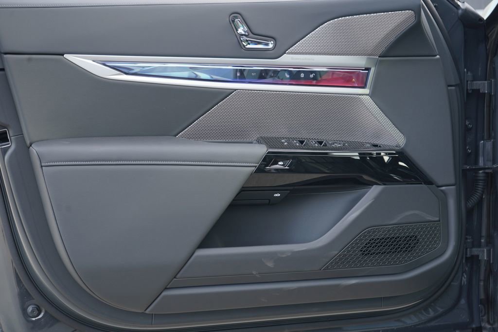 New 2026 BMW 750e xDrive AWD/4WD image 11