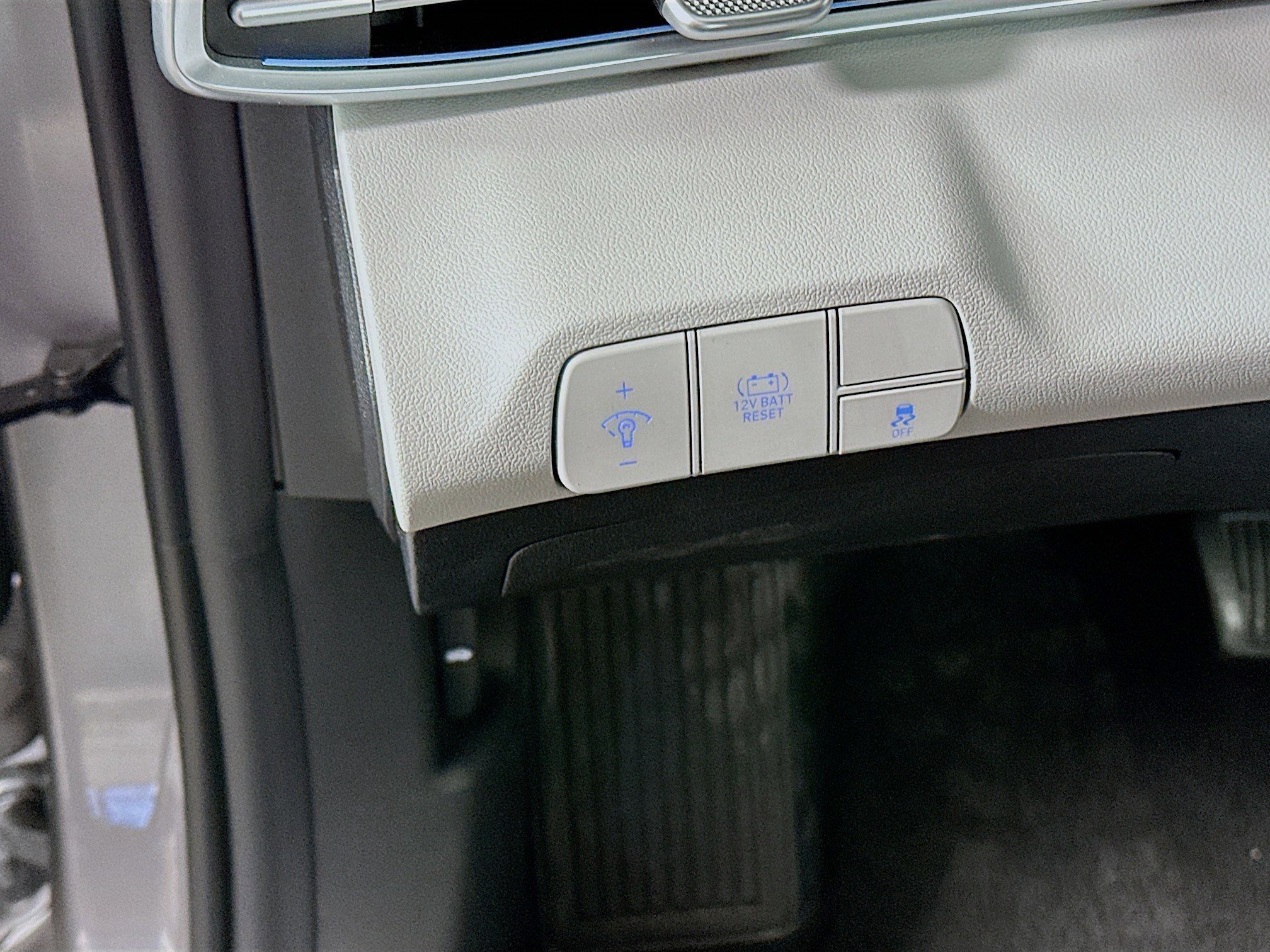 Used 2025 Hyundai Elantra Limited image 17