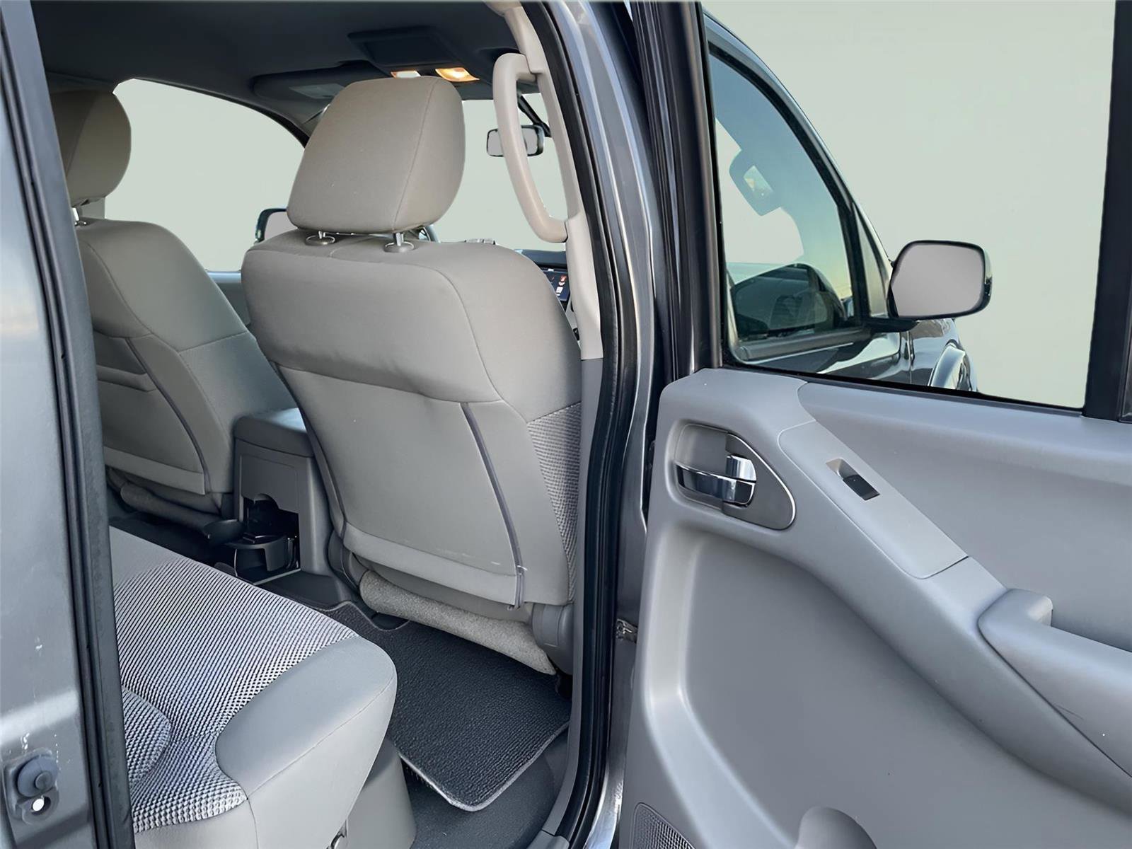 Used 2020 Nissan Frontier SV w/ Midnight Edition Floor Mats image 19