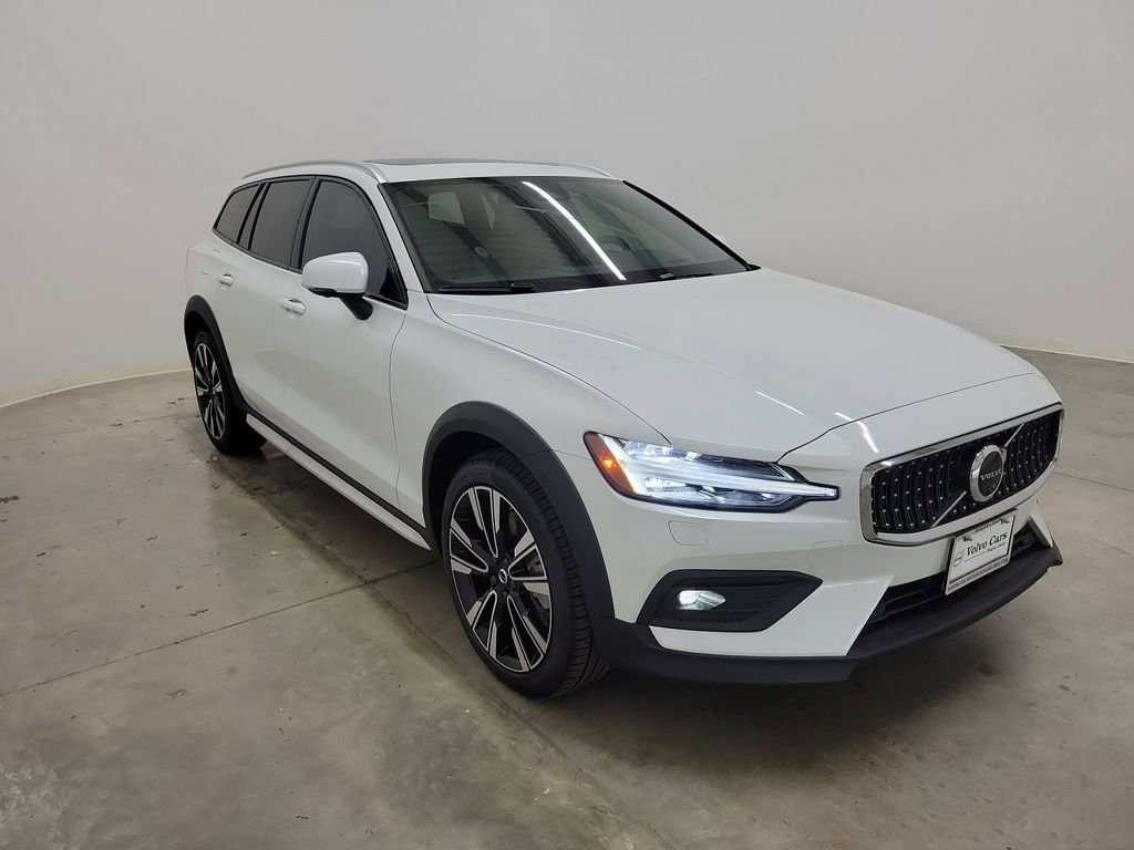 New 2026 Volvo V60 B5 Cross Country Ultra w/ Protection Package Premier image 4