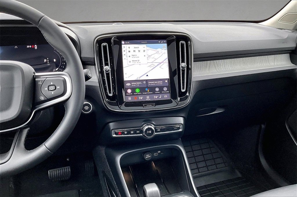 Certified 2026 Volvo XC40 B5 Core w/ Climate Package image 9