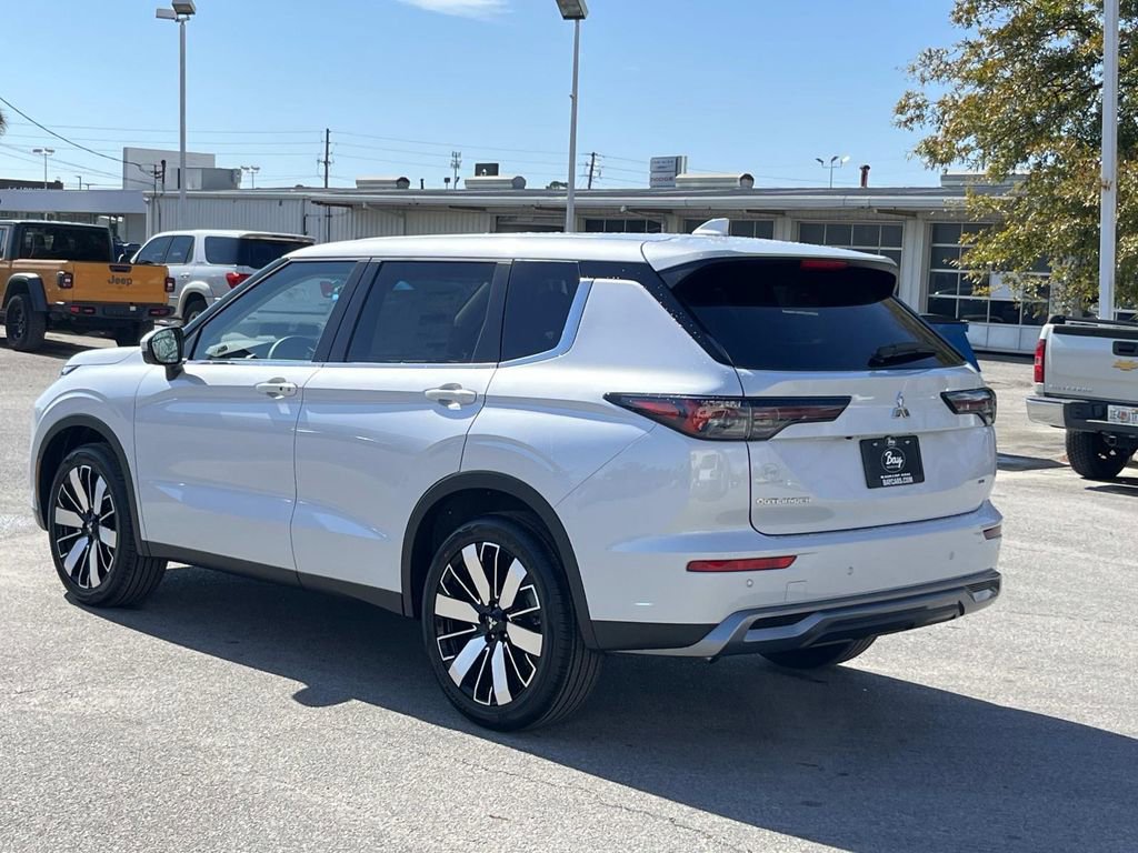 New 2026 Mitsubishi Outlander SE FWD image 3