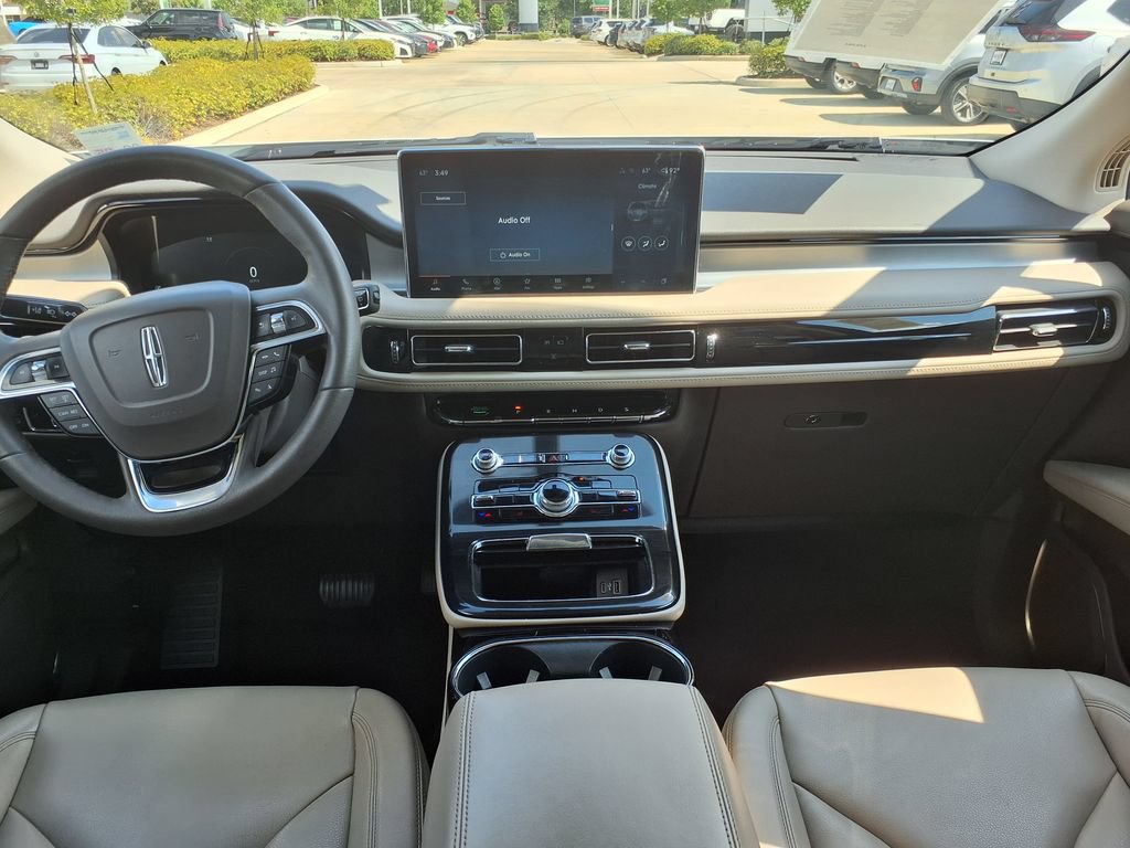 Used 2022 Lincoln Nautilus FWD w/ Premium Package image 26