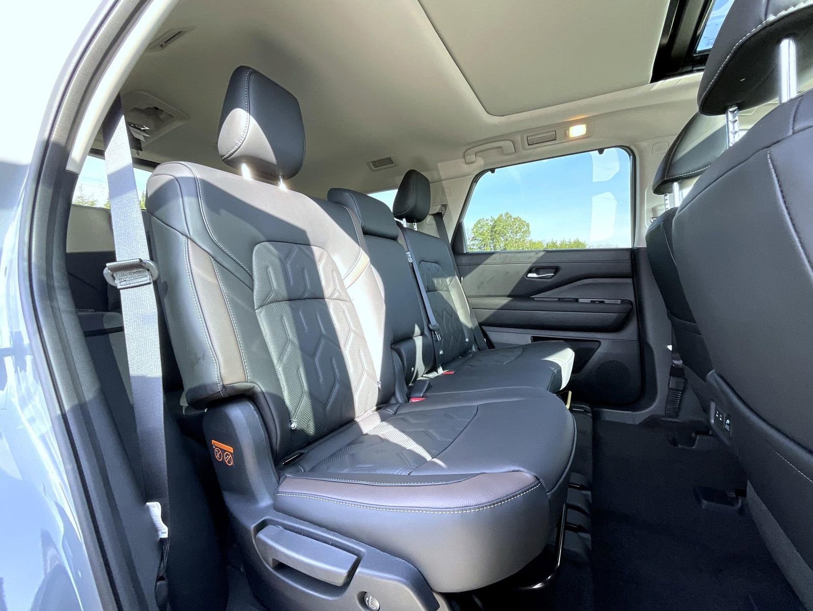 New 2026 Nissan Pathfinder Platinum w/ Cargo Package AWD/4WD image 22