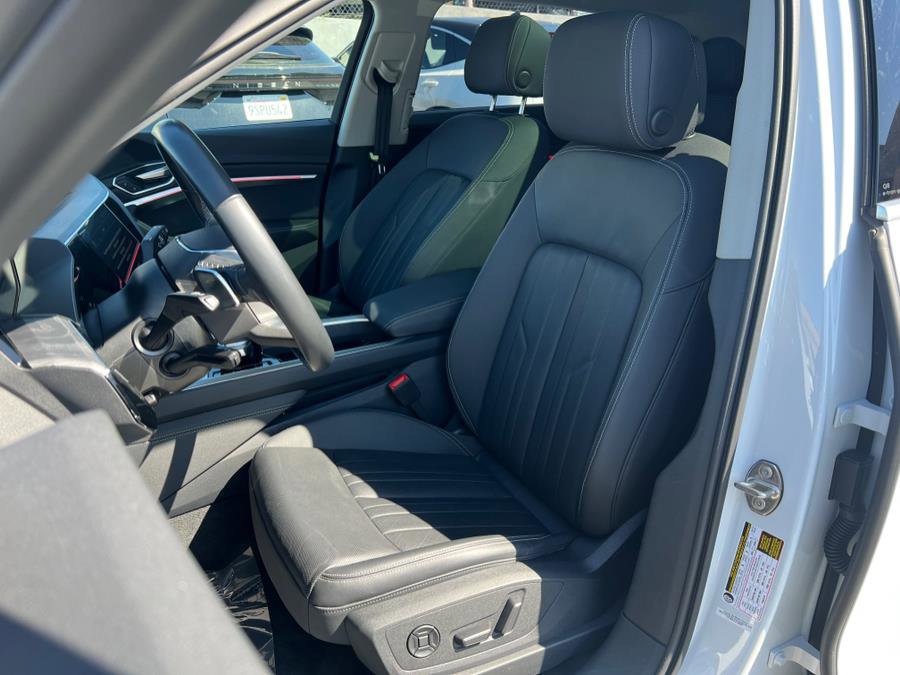 Used 2024 Audi Q8 e-tron Premium Plus w/ Premium Plus Package image 17