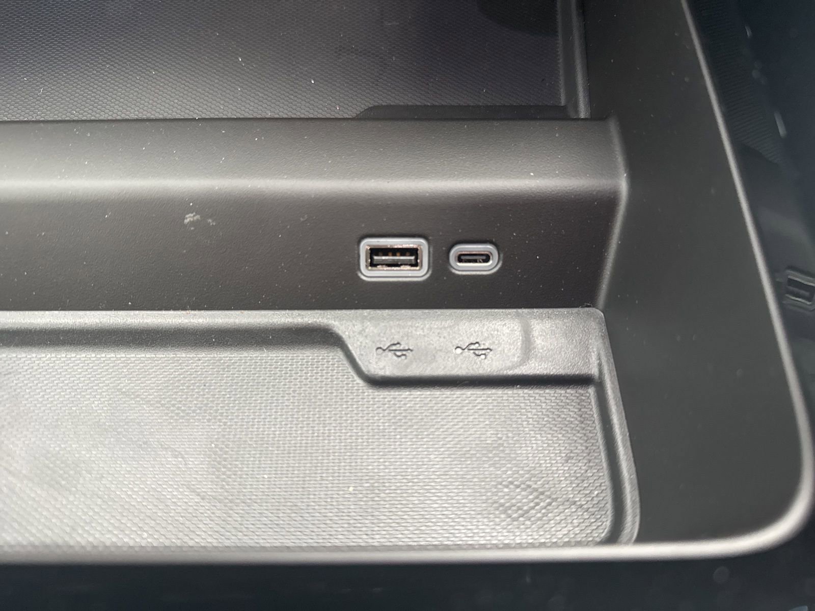 New 2025 Chevrolet Suburban Premier image 32