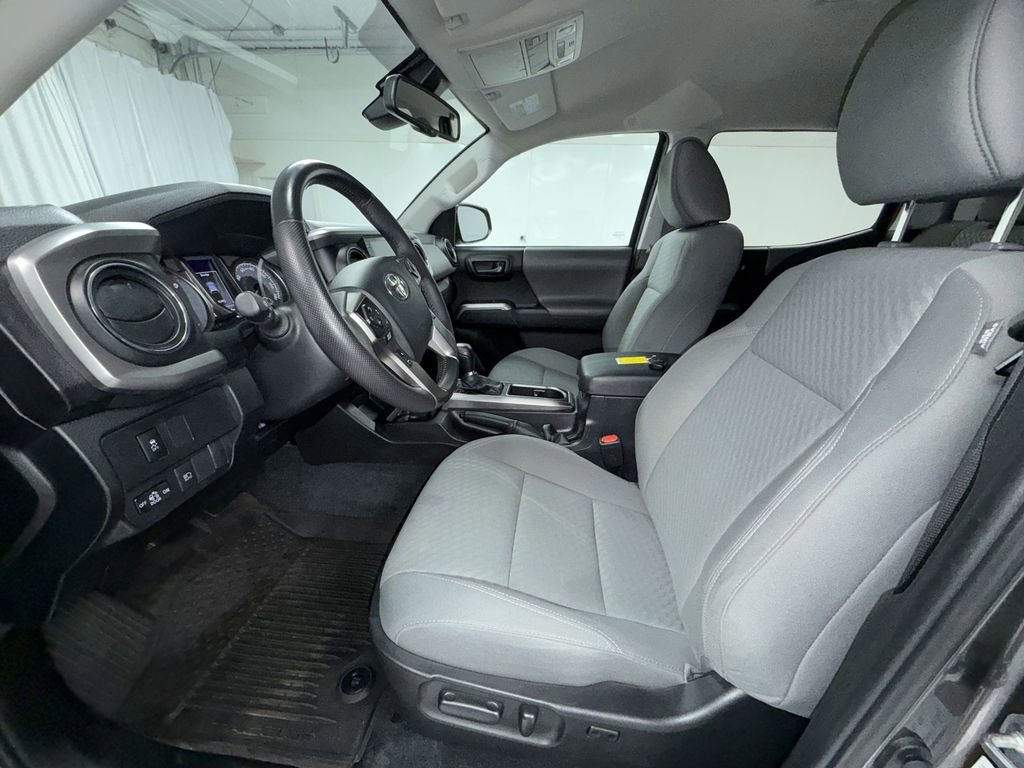 Certified 2023 Toyota Tacoma SR5 w/ Black Out Package (TMS) AWD/4WD image 4