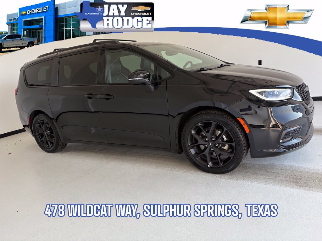 Used 2025 Chrysler Pacifica Limited