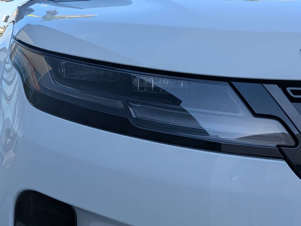 Certified 2026 Land Rover Range Rover Evoque Dynamic SE AWD/4WD image 10