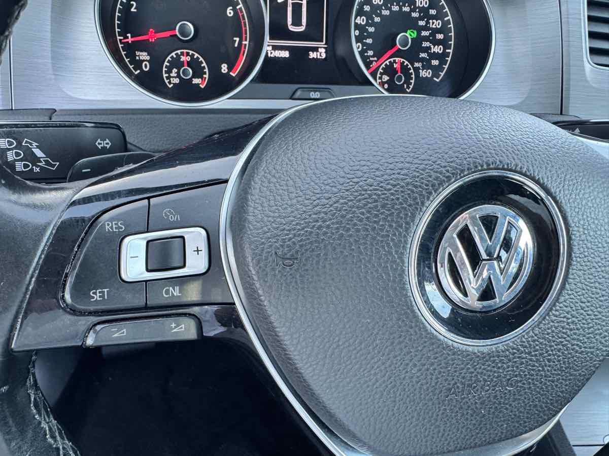 Used 2016 Volkswagen Golf S FWD image 41