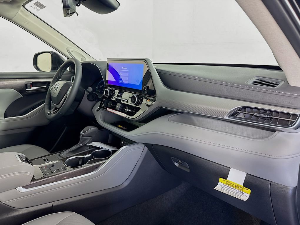 New 2026 Toyota Highlander Platinum image 31