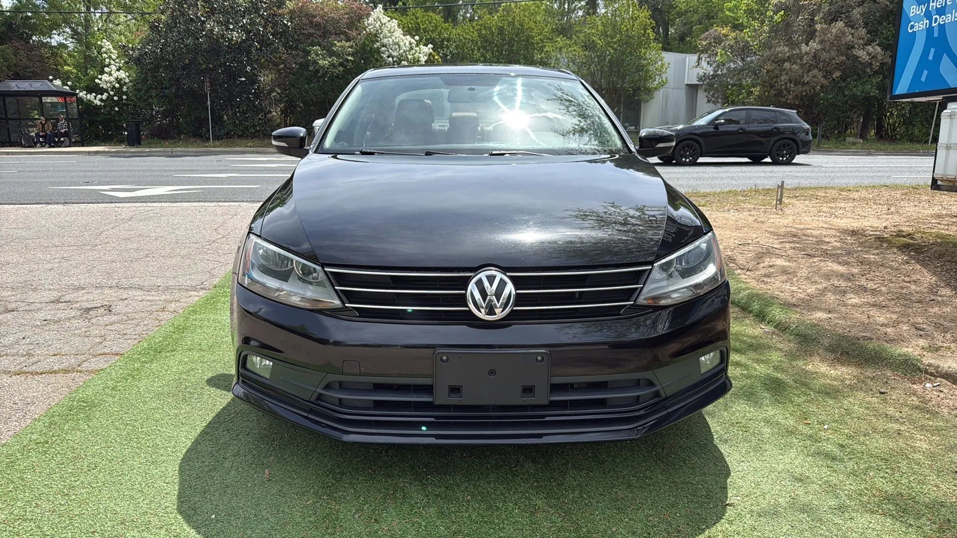 Used 2015 Volkswagen Jetta SEL image 2