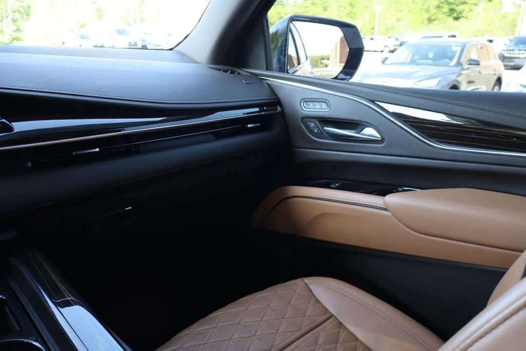Used 2023 Cadillac Escalade Premium Luxury AWD/4WD image 47