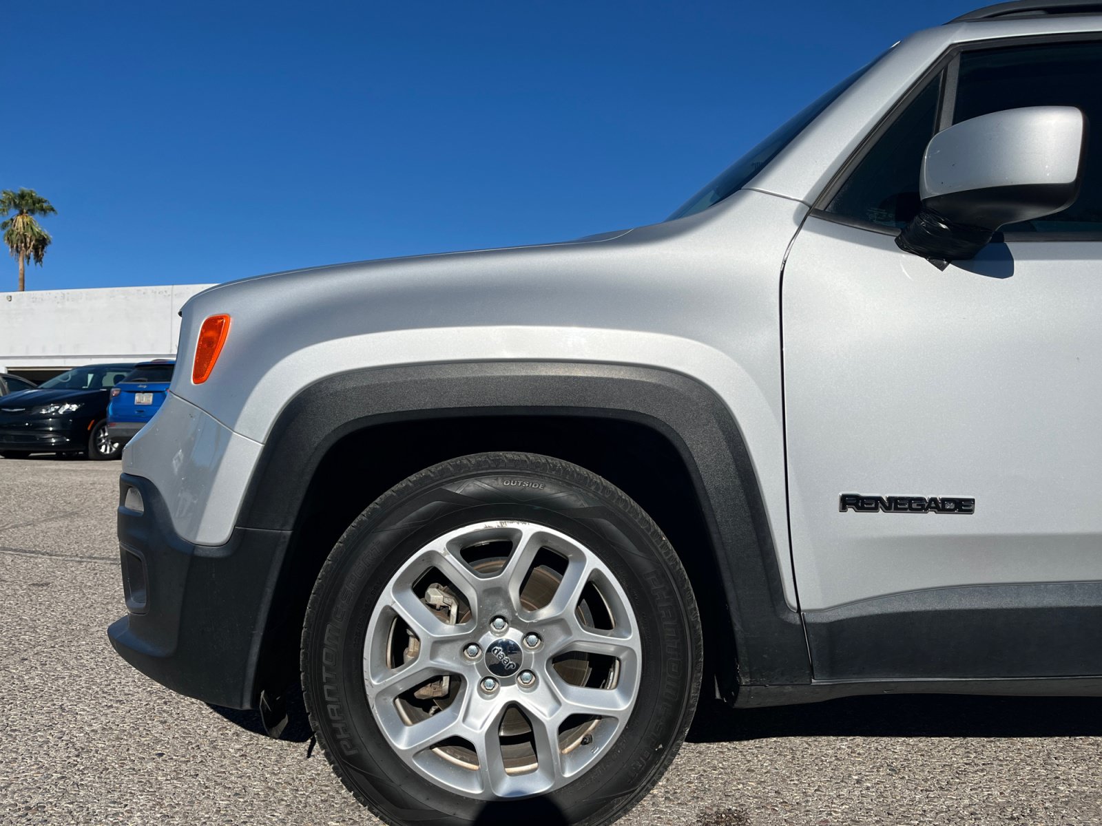 Used 2016 Jeep Renegade Latitude w/ Safety & Security Group FWD image 11