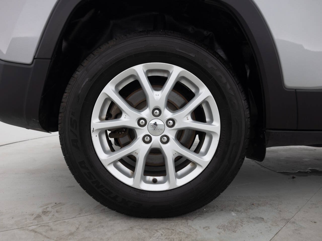Used 2015 Jeep Cherokee Latitude w/ Comfort/Convenience Group AWD/4WD image 19