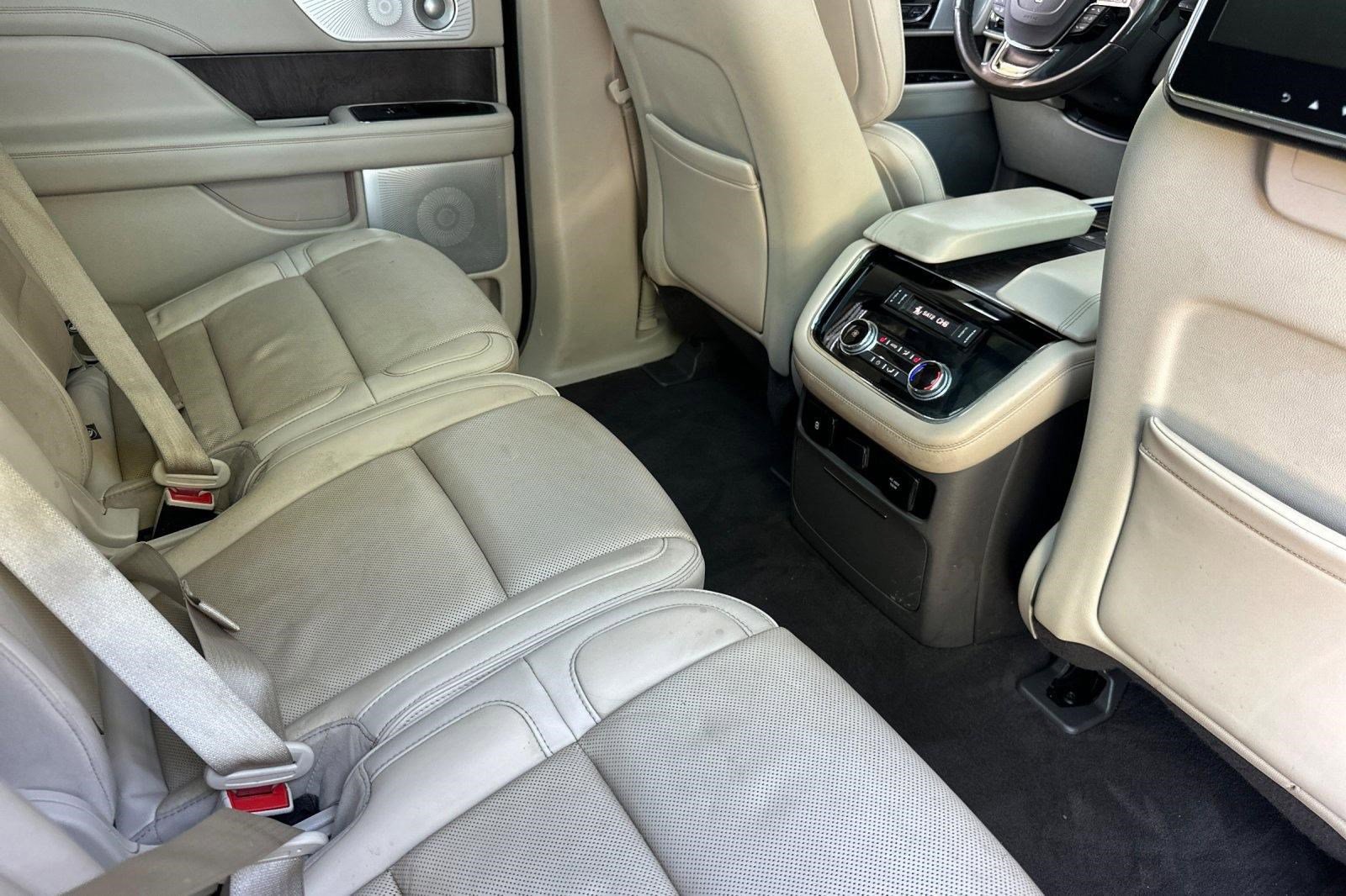 Used 2018 Lincoln Navigator L Reserve w/ Technology Package image 31