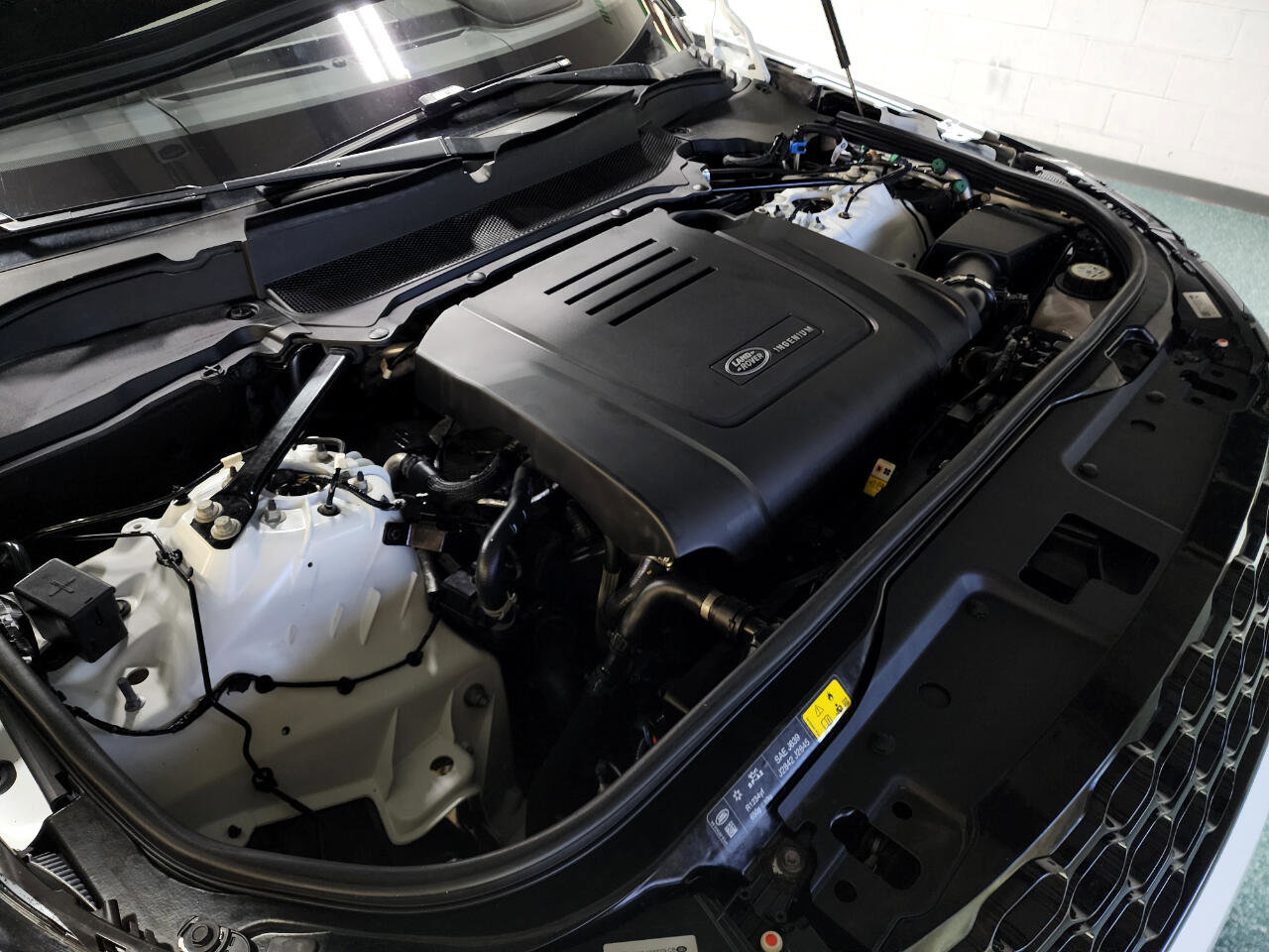 Used 2022 Land Rover Discovery S R-Dynamic image 52