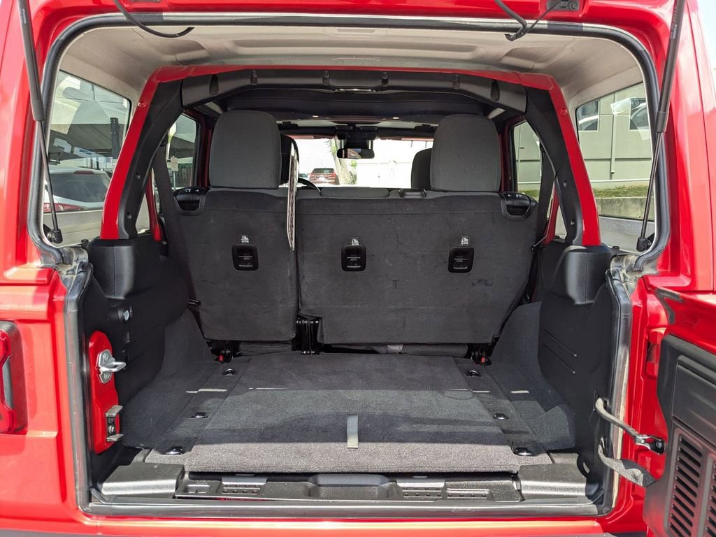 Used 2025 Jeep Wrangler Unlimited Rubicon image 18