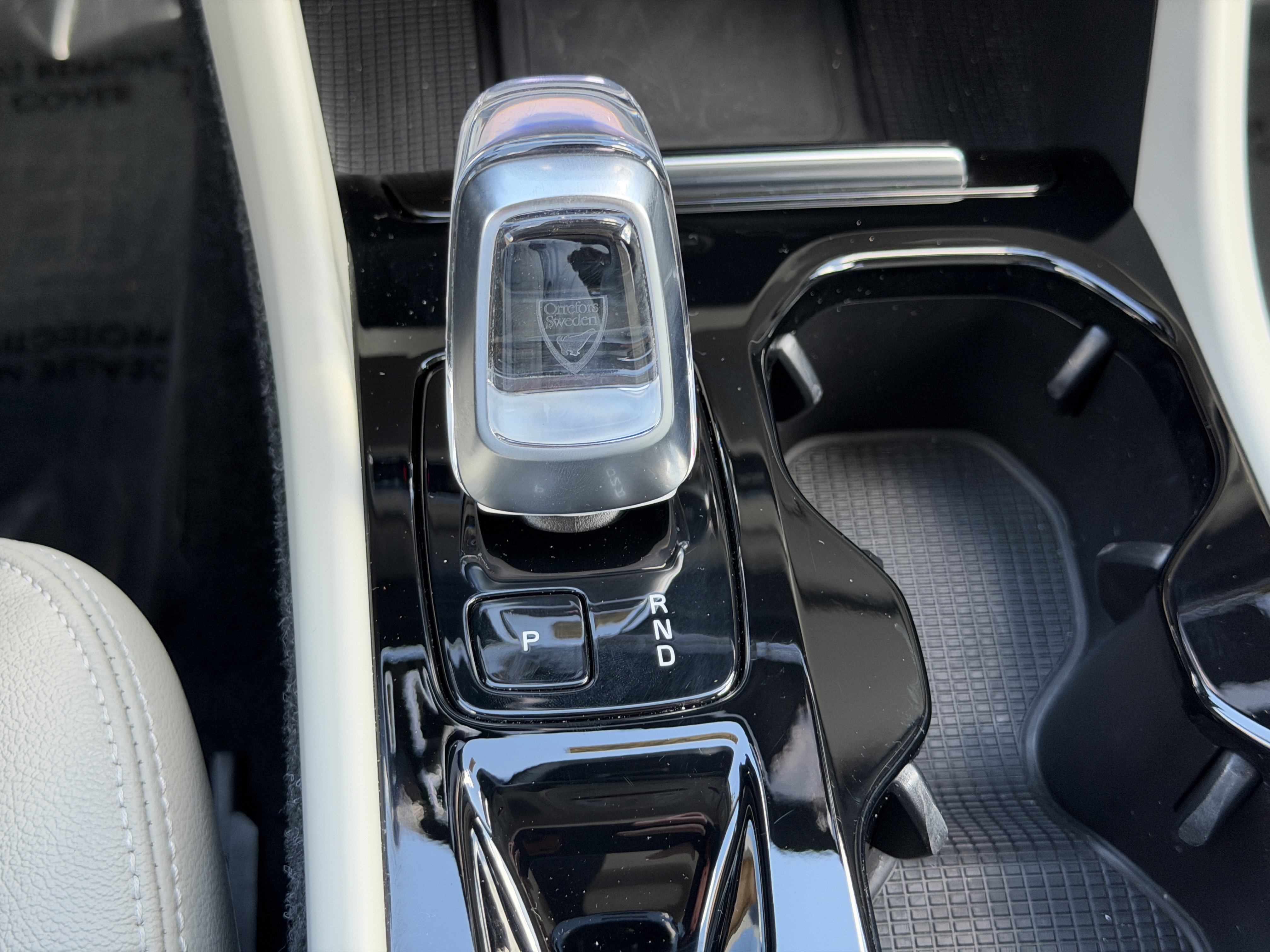 Certified 2023 Volvo XC40 B5 Plus w/ Protection Package Premier image 26