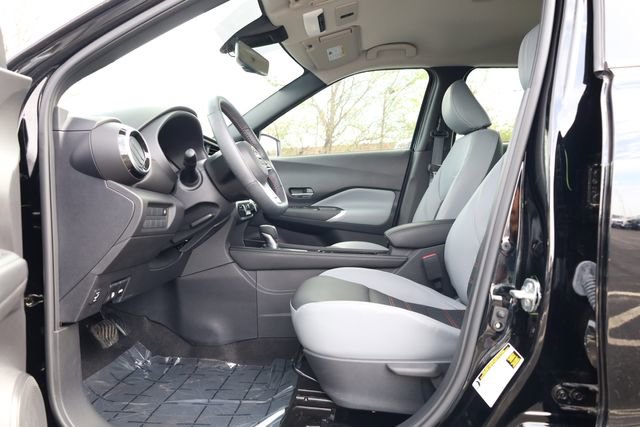 Used 2023 Nissan Kicks SR w/ SR Premium Package image 13